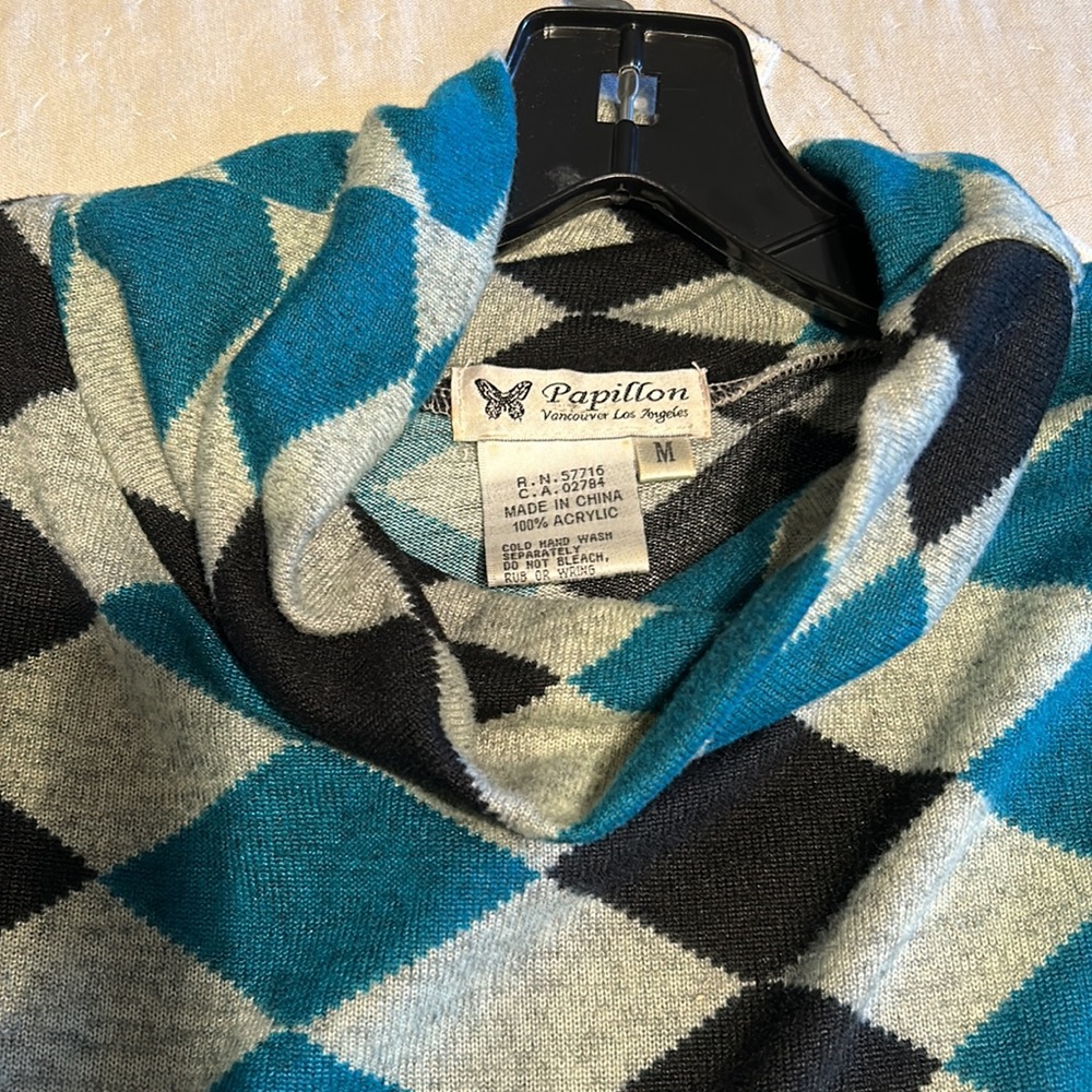 Papillion sweater dress. Slightly fitted mini dress. - Picture 3 of 4